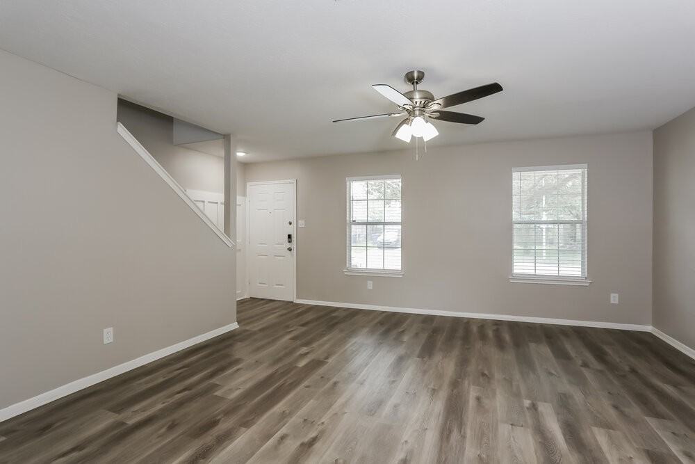 2431 Fox River Ln - Photo 4 of 17