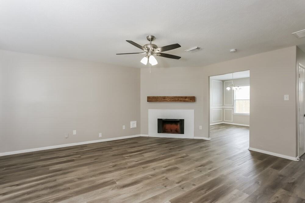 2431 Fox River Ln - Photo 5 of 17