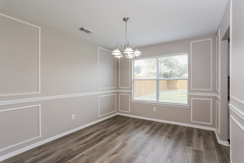 2431 Fox River Ln - Photo 6 of 17