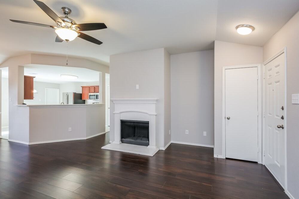 2021 Bentwood Dr - Photo 4 of 16