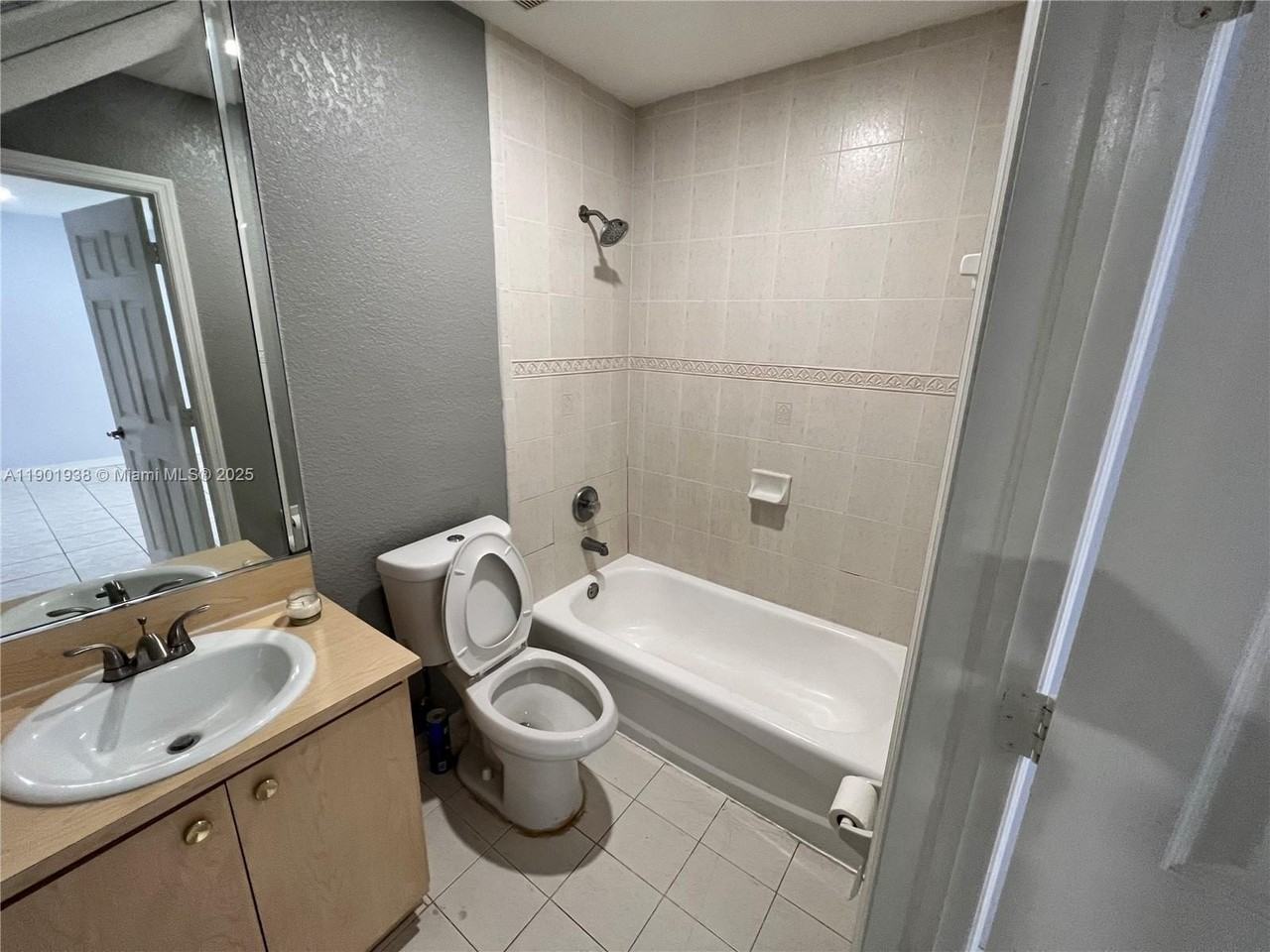 10644 Northwest 87th Court #10644 - Photo 6 of 10