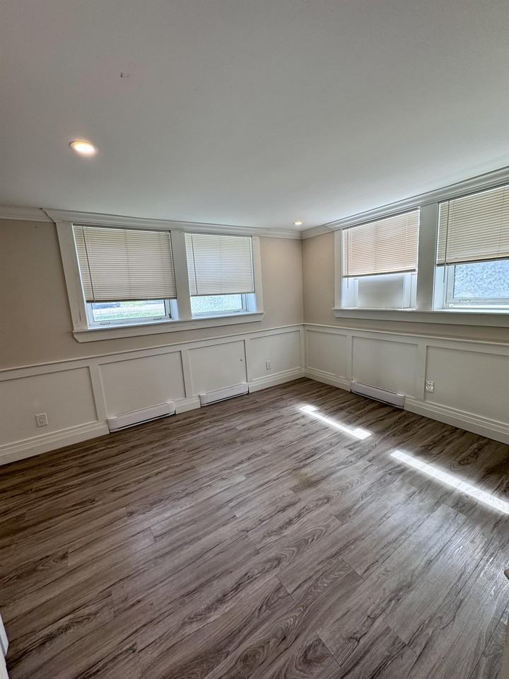 1495 Gladstone Ave #107 - Photo 5 of 8