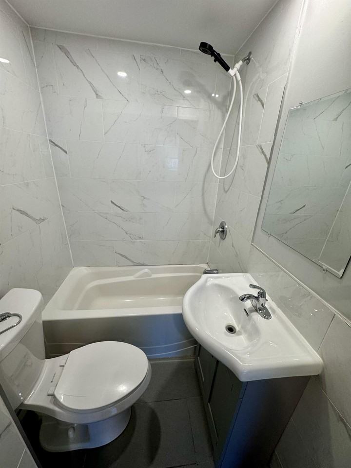 1495 Gladstone Ave #107 - Photo 7 of 8