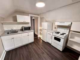 featured image of 1073 Albert Rd Uppr #UPPER