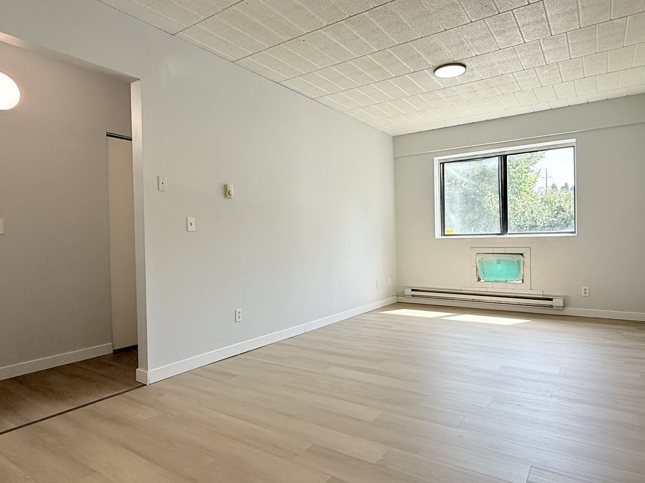 3503 Sandwich St #103 - Photo 4 of 13