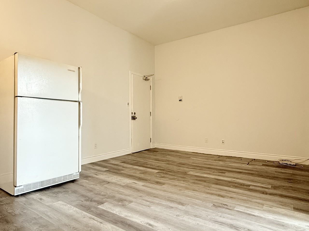 1188 Wyandotte St E #4 - Photo 3 of 9