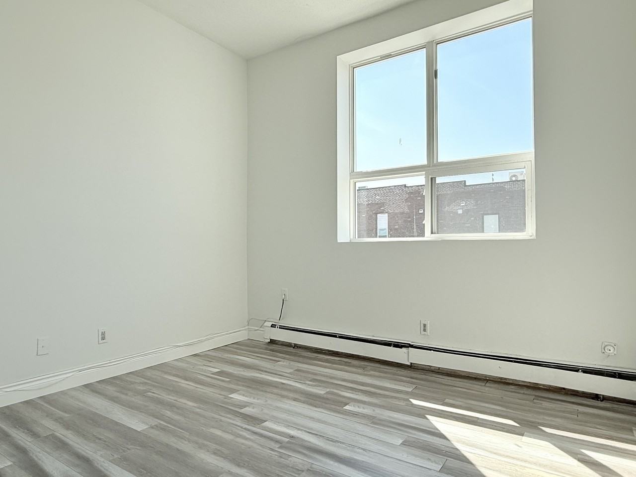 1188 Wyandotte St E #4 - Photo 5 of 9