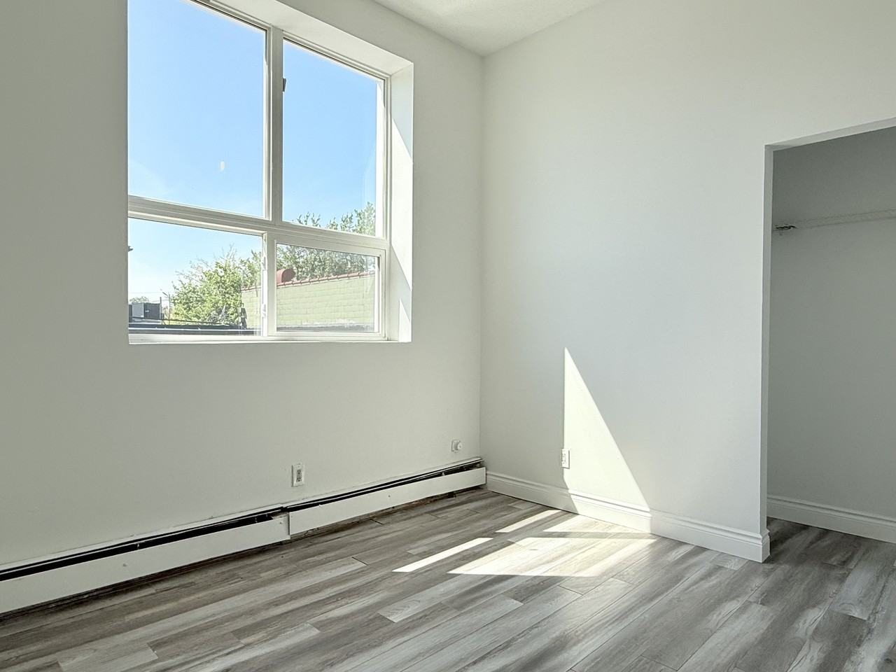 1188 Wyandotte St E #4 - Photo 6 of 9