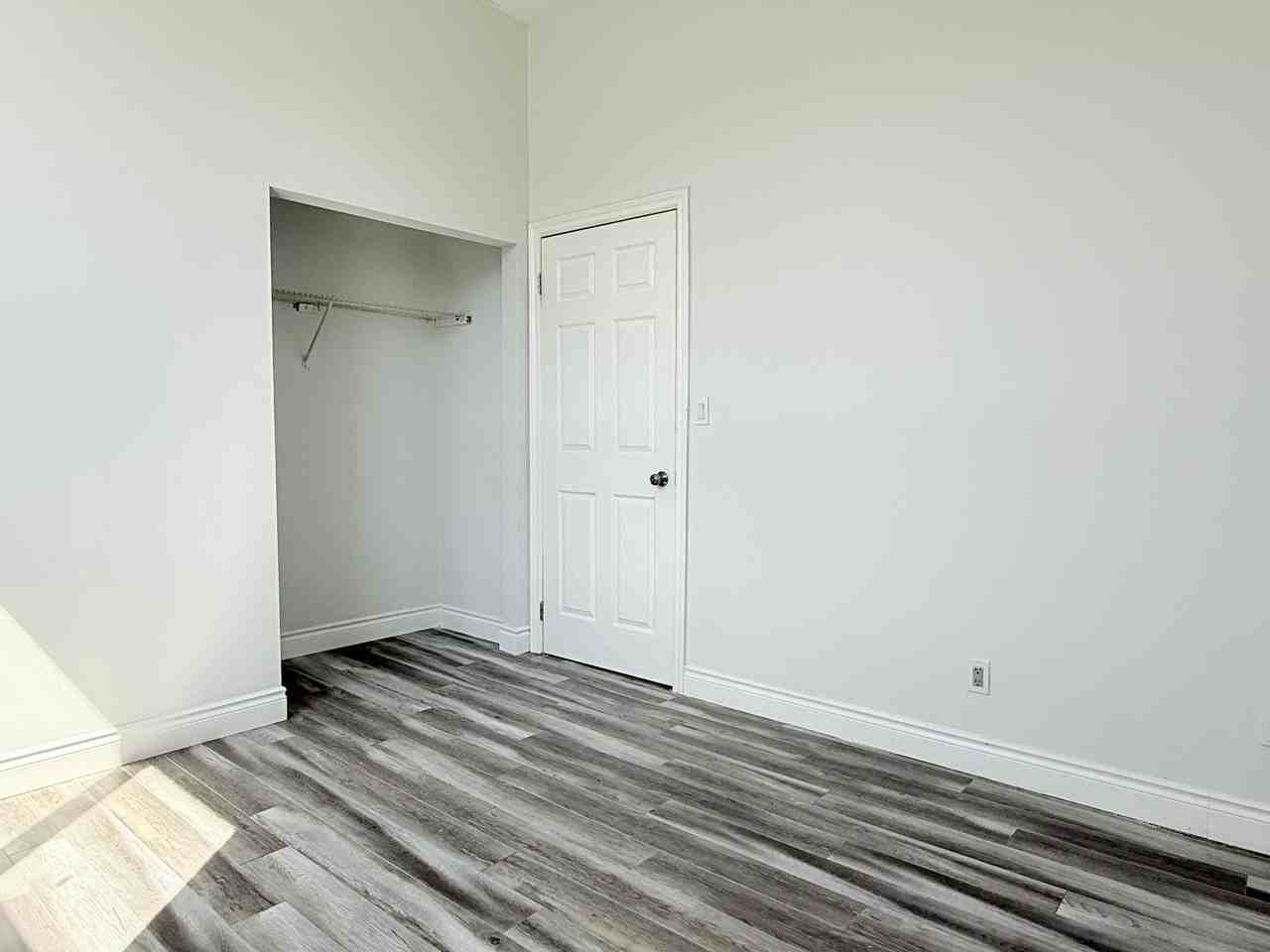 1188 Wyandotte St E #4 - Photo 7 of 9