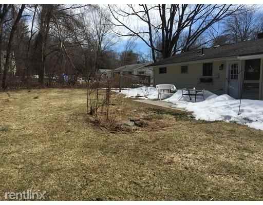 32 Colonial Way - Photo 2 of 6