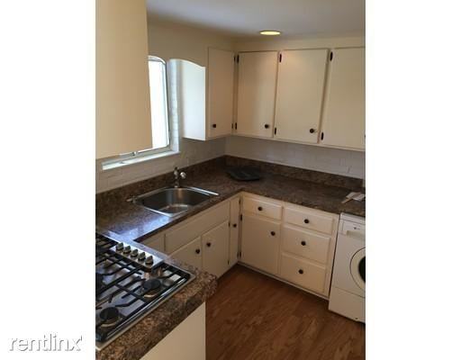 32 Colonial Way - Photo 3 of 6