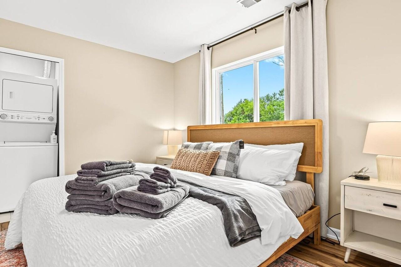 18415 Sharon Lane #1054652P - Photo 3 of 32