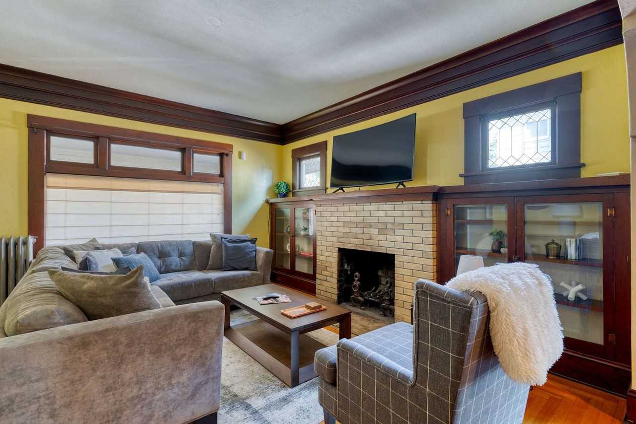 2034 Ne Flanders St #1309886P - Photo 2 of 35