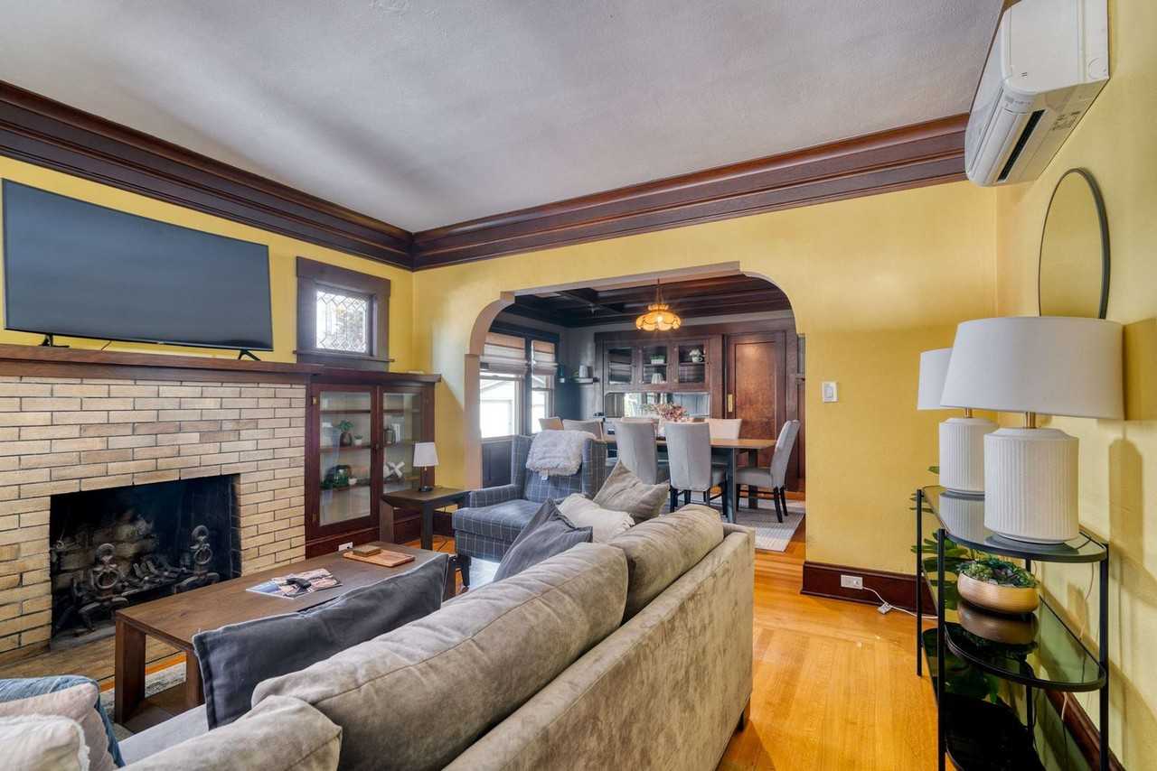 2034 Ne Flanders St #1309886P - Photo 4 of 35