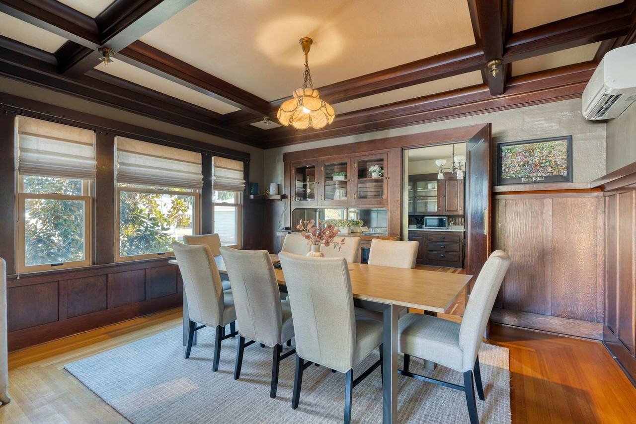 2034 Ne Flanders St #1309886P - Photo 7 of 35