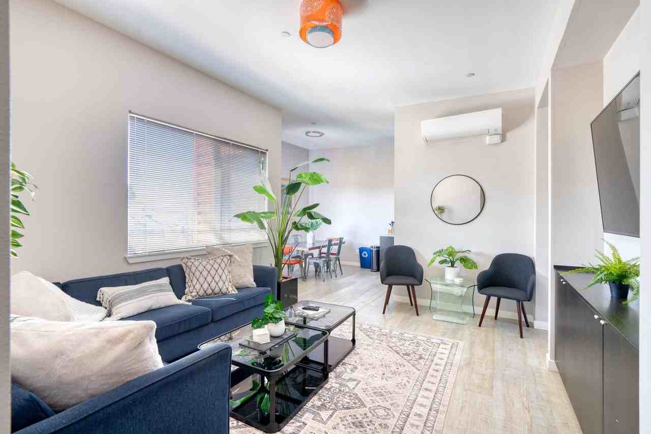 1428 Se 19th Ave #1309871P - Photo 2 of 42