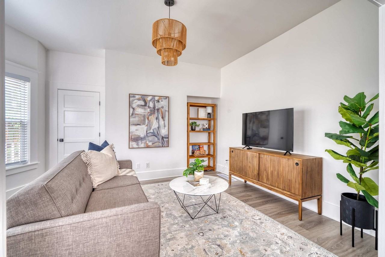 315 Ne Beech St #1309843P - Photo 3 of 22