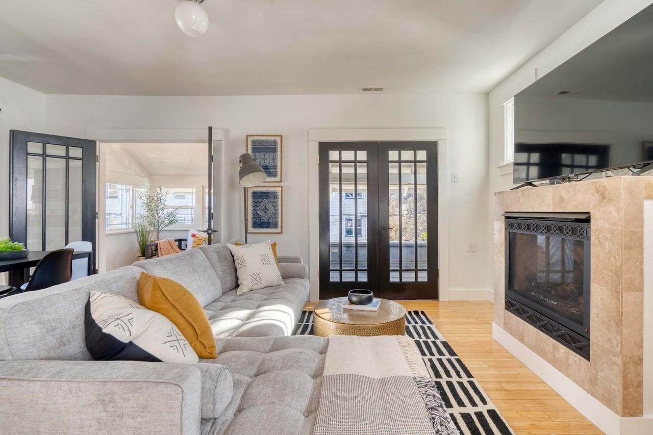 915 Se 29th Ave #1309869P - Photo 5 of 40