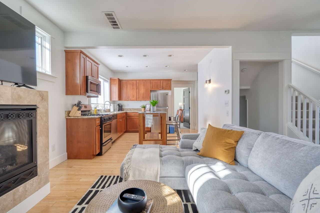 915 Se 29th Ave #1309869P - Photo 6 of 40