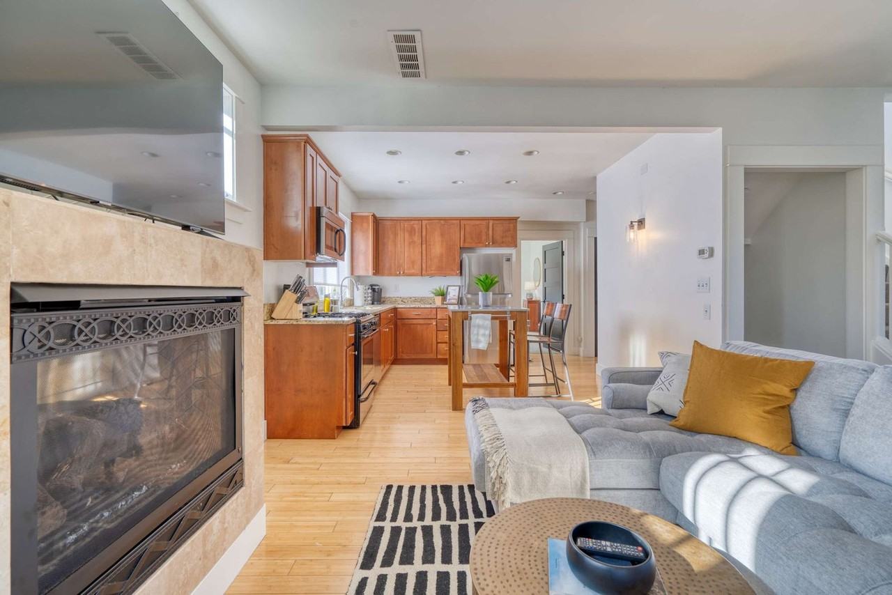 915 Se 29th Ave #1309869P - Photo 7 of 40