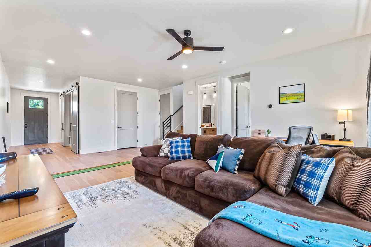 6389 W Bluebird Ln #1322140P - Photo 4 of 39