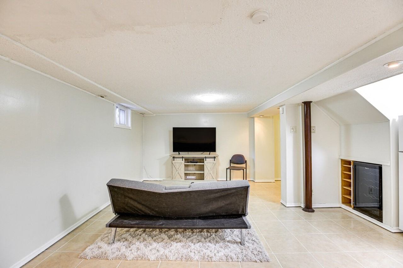 199 South Rd #1299991P - Photo 4 of 32