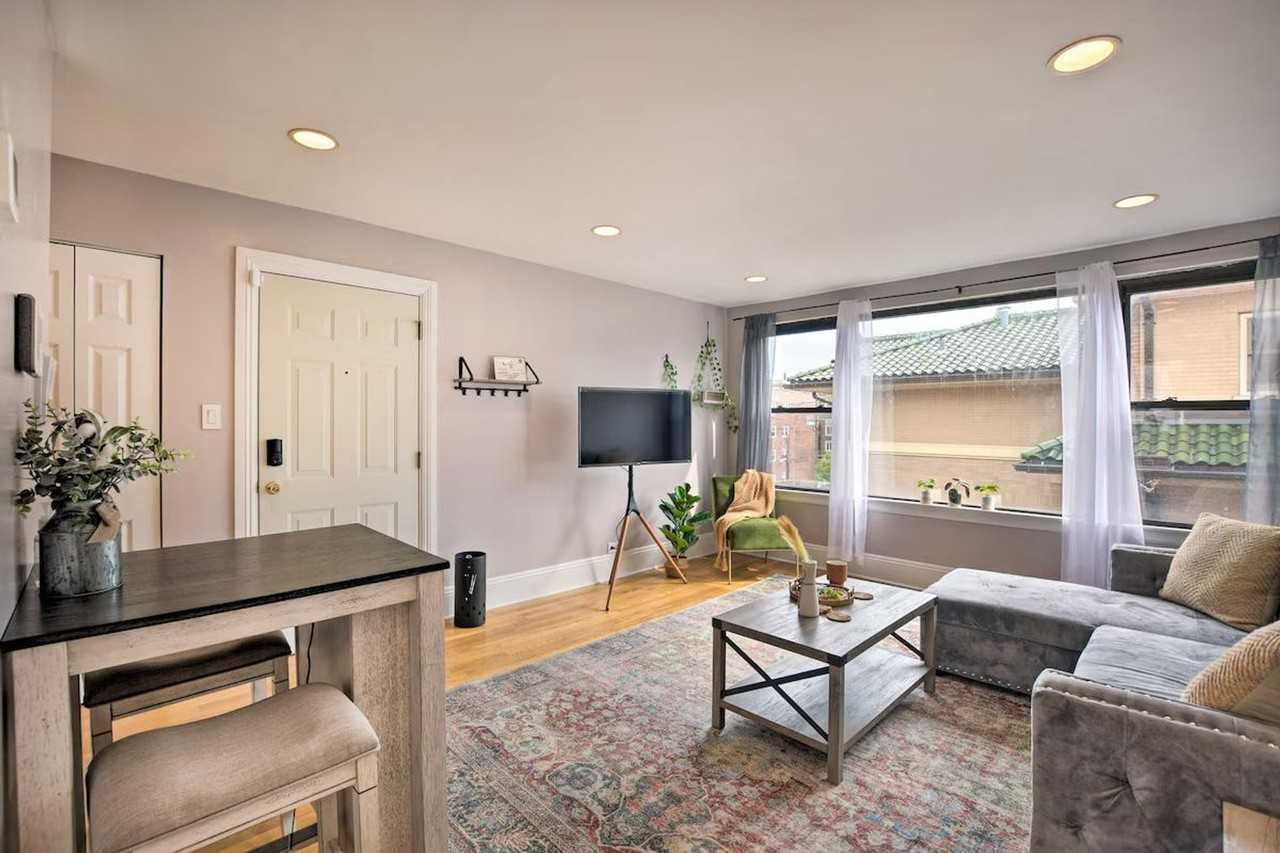 7423 N Sheridan Rd #1305673P - Photo 2 of 24