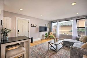 featured image of 7423 N Sheridan Rd