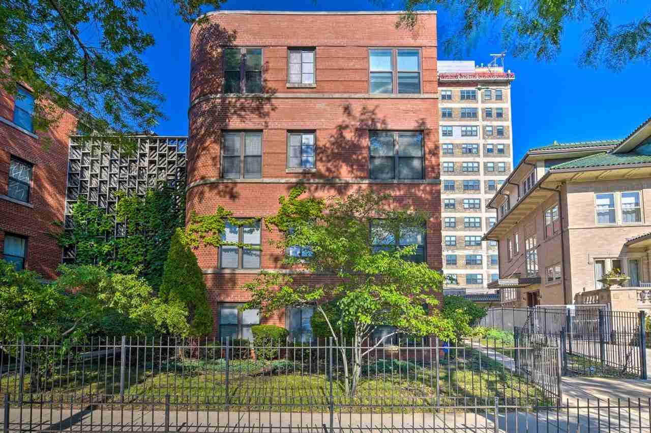 7423 N Sheridan Rd #1305673P - Photo 3 of 24