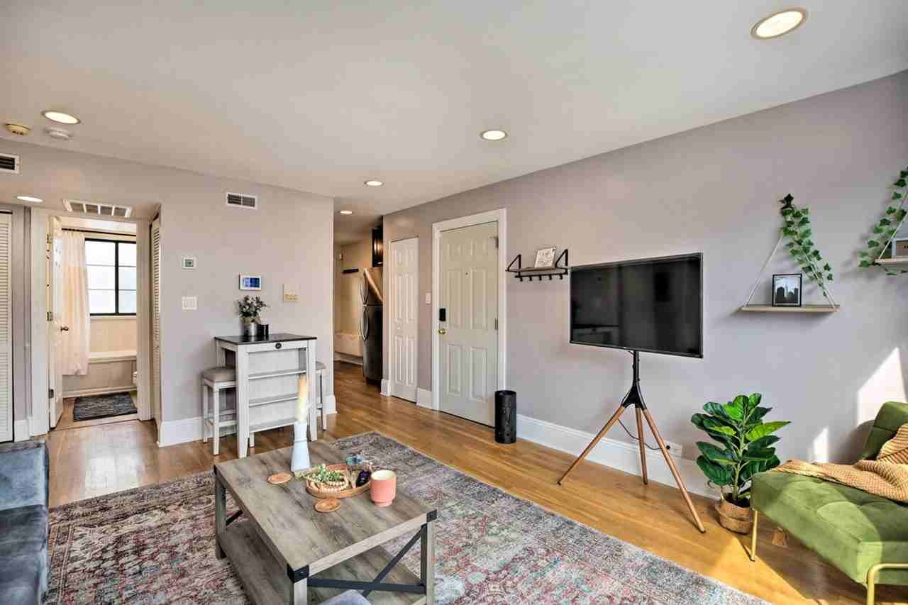 7423 N Sheridan Rd #1305673P - Photo 6 of 24