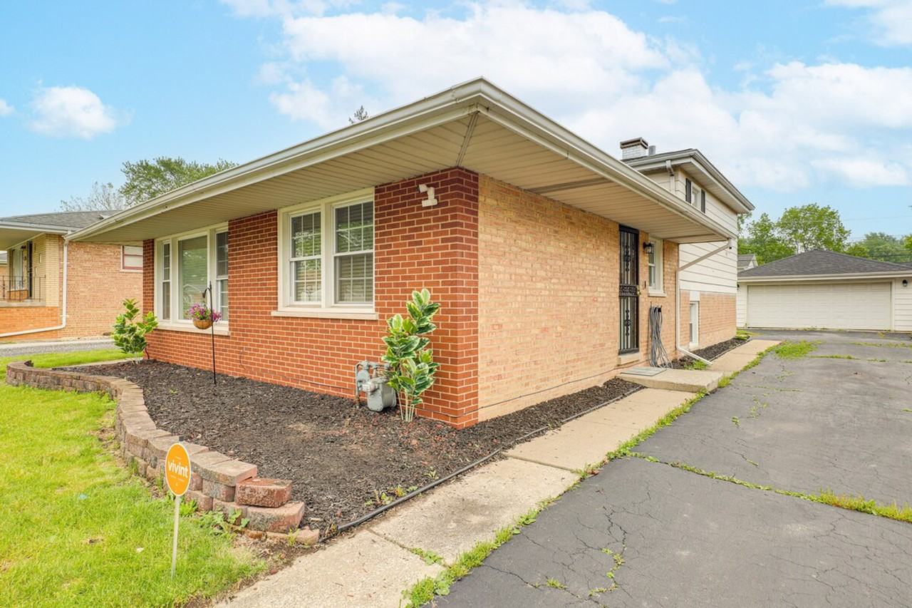 737 East 157th Place #1306480P - Photo 4 of 30