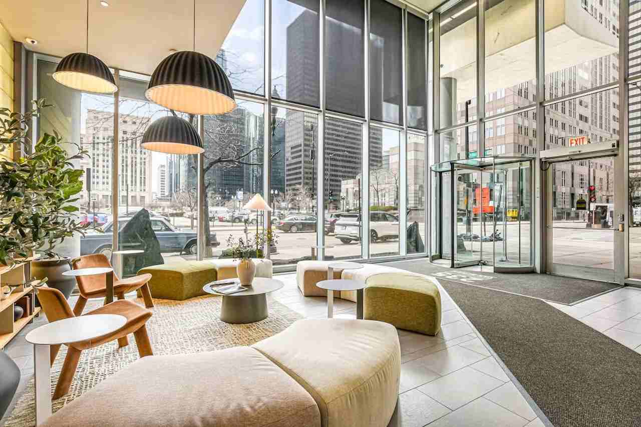 235 W Van Buren St #1306527P - Photo 3 of 24