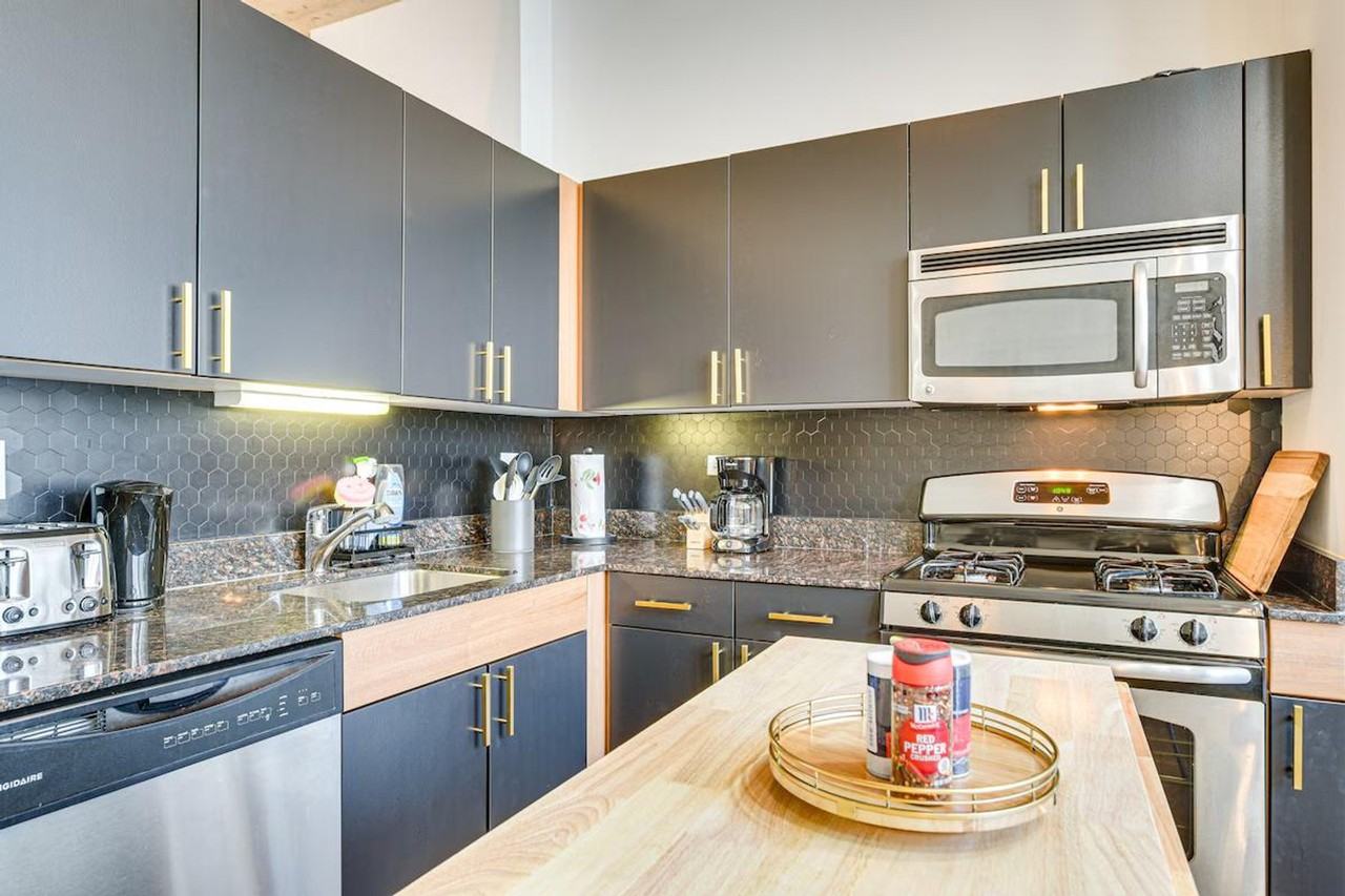 235 W Van Buren St #1306527P - Photo 6 of 24