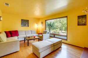 featured image of 714 Crestview Dr