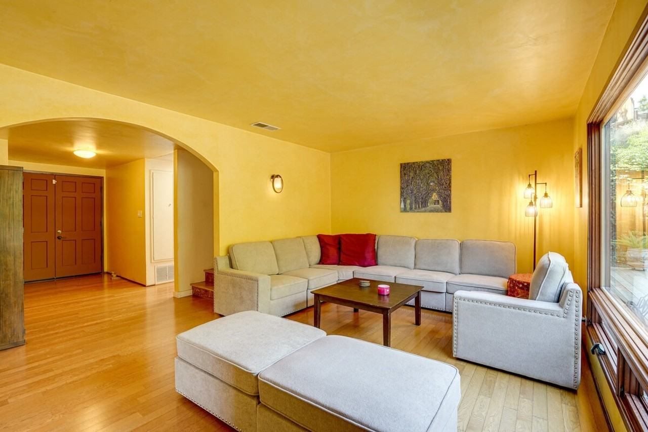 714 Crestview Drive #1305267P - Photo 2 of 28