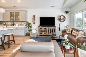 featured image of 578 Kelly Ave