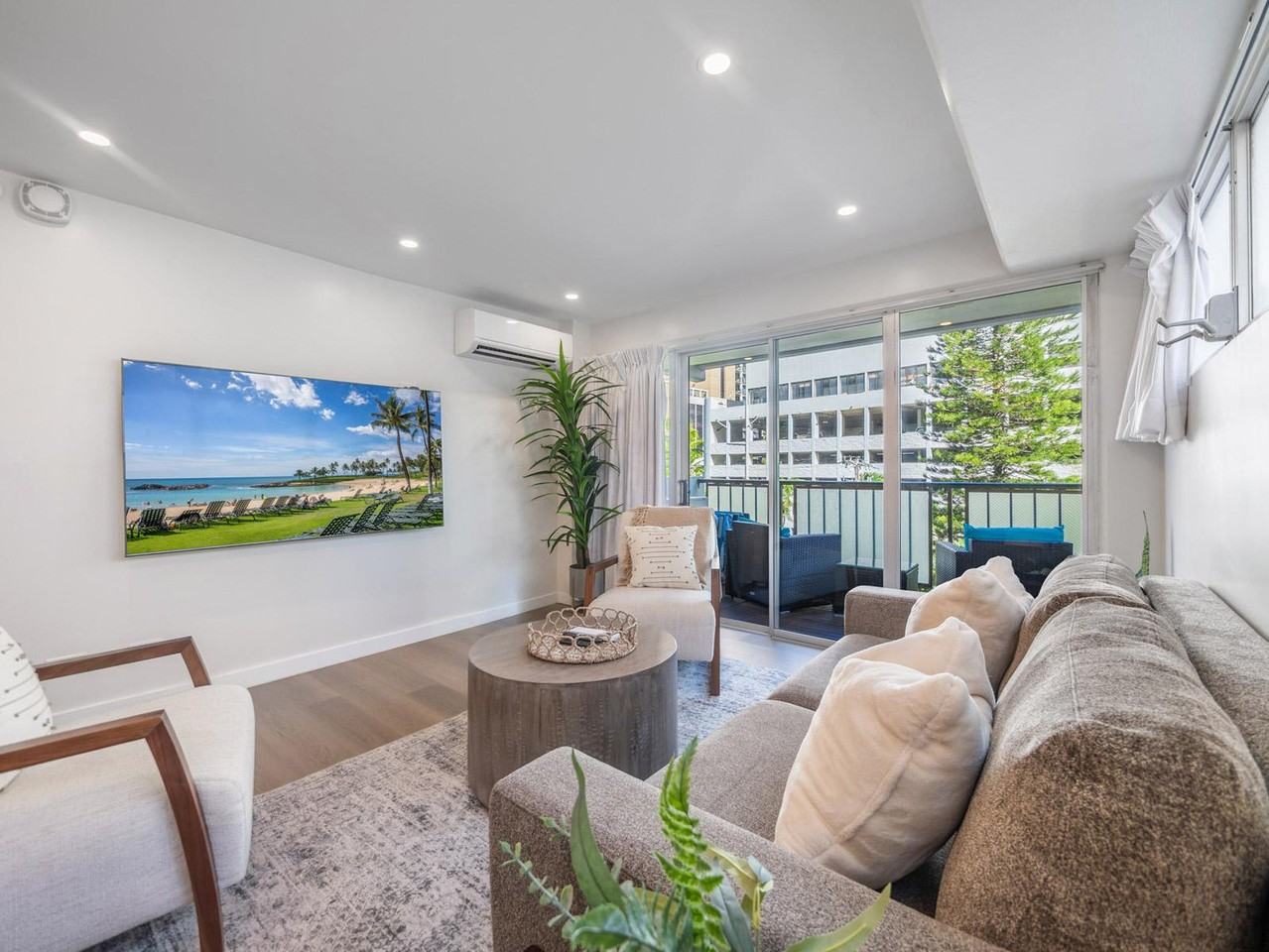2464 Prince Edward Street - Photo 4 of 36