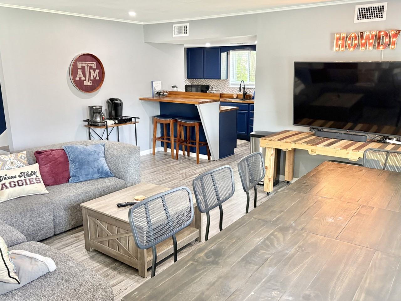 1105 Glade St #1328055P - Photo 4 of 40