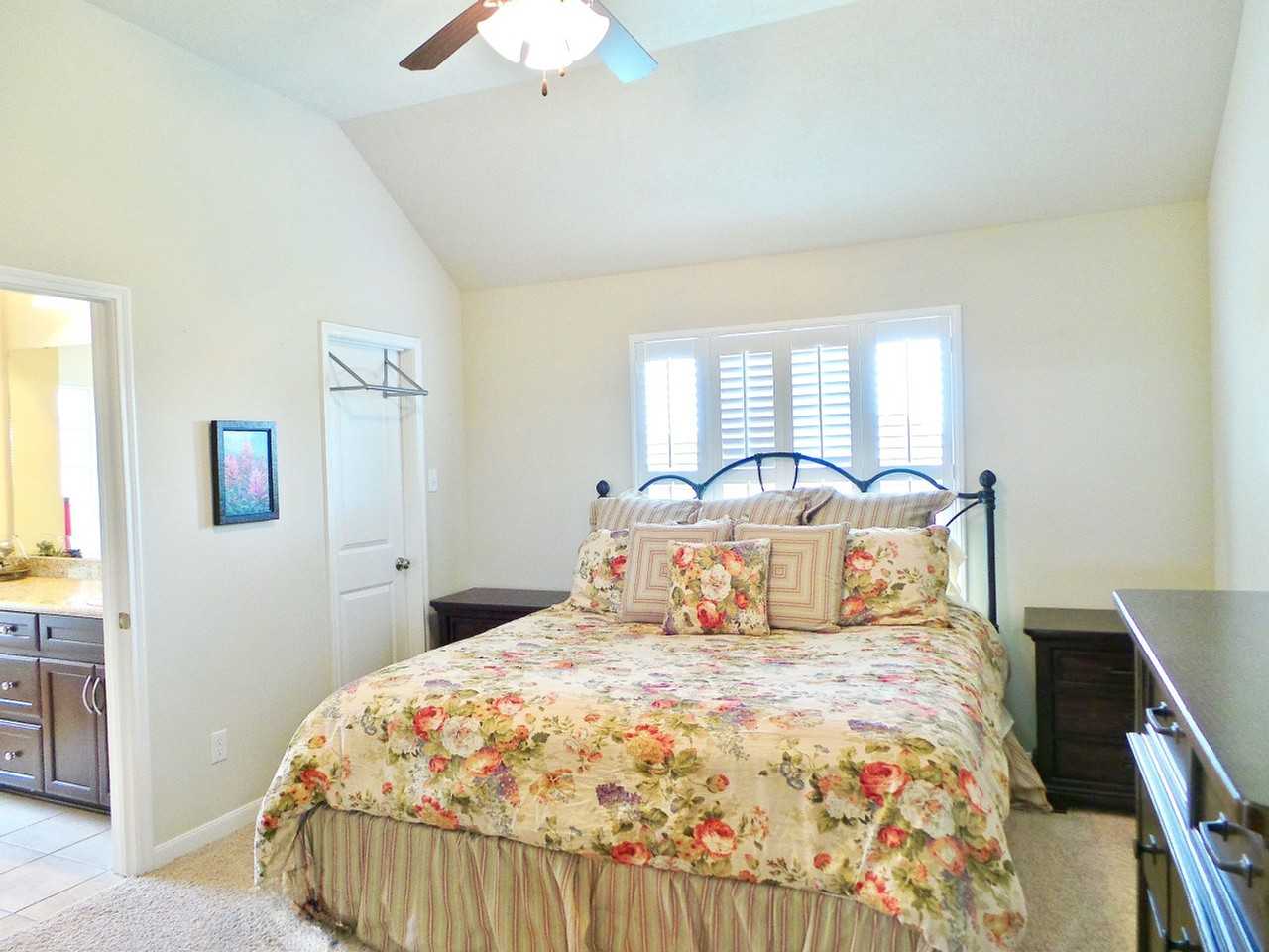 1002 Venice Drive #1328054P - Photo 4 of 20