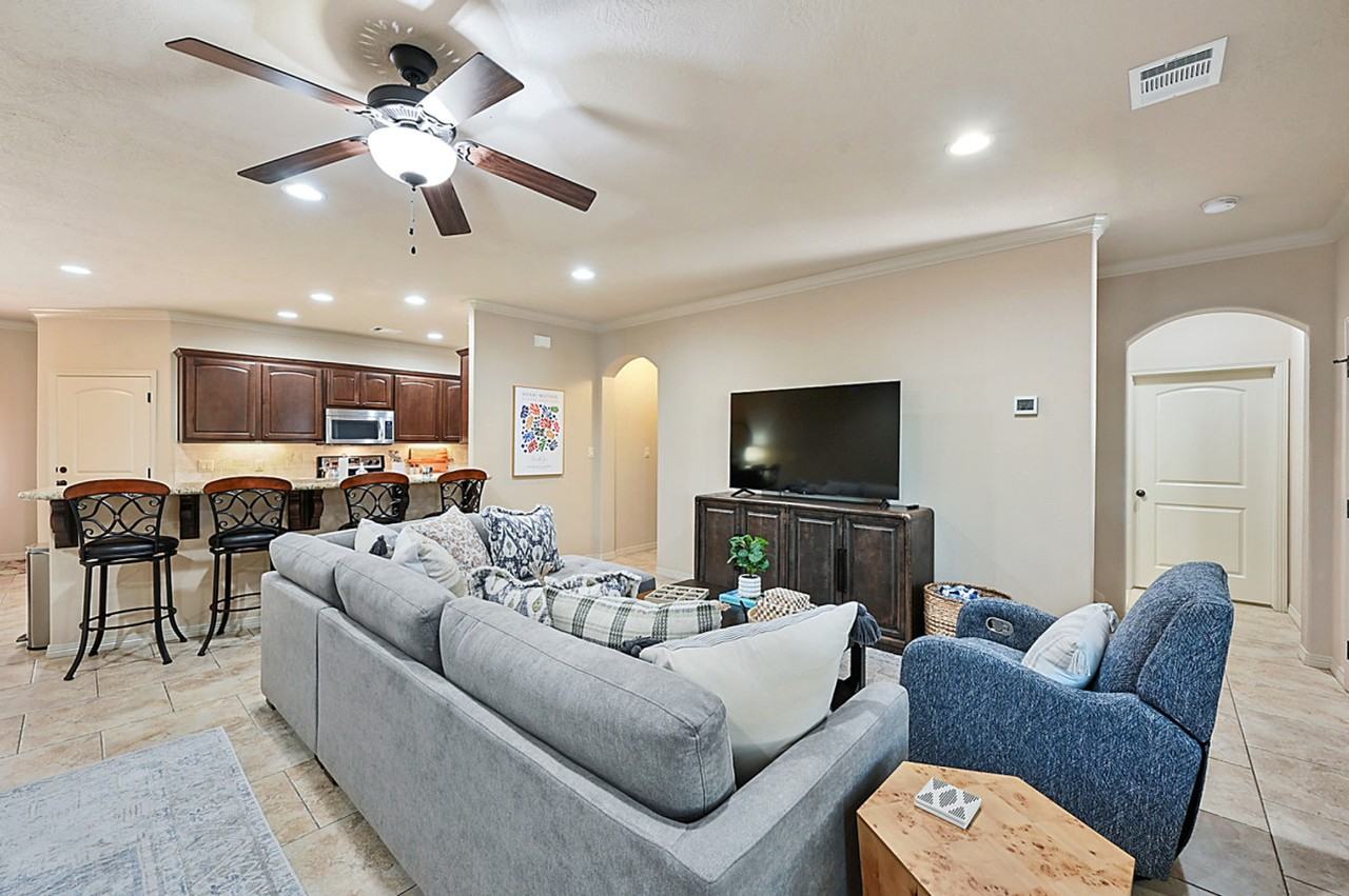 1416 Crescent Ridge Dr #1328076P - Photo 3 of 50