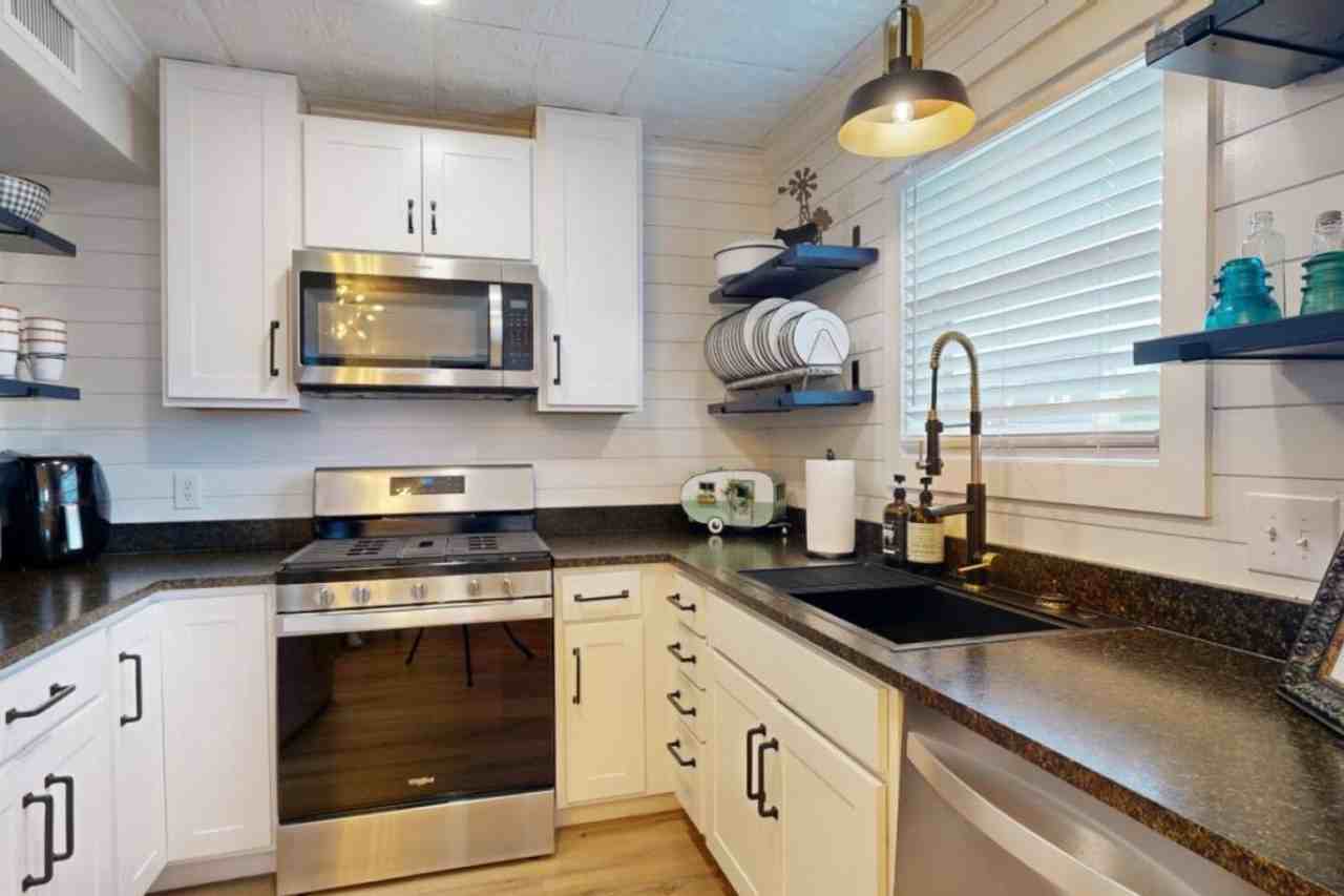 512 Camp Ct #1328090P - Photo 6 of 34