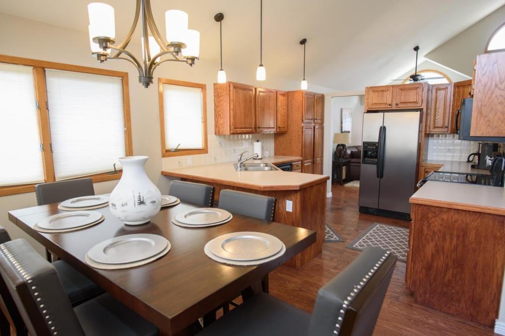 1161 Strong Ave - Photo 3 of 20