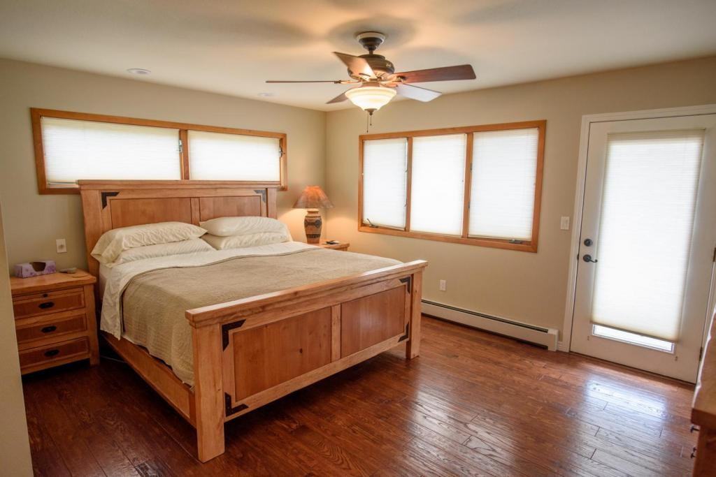 1161 Strong Ave - Photo 5 of 20