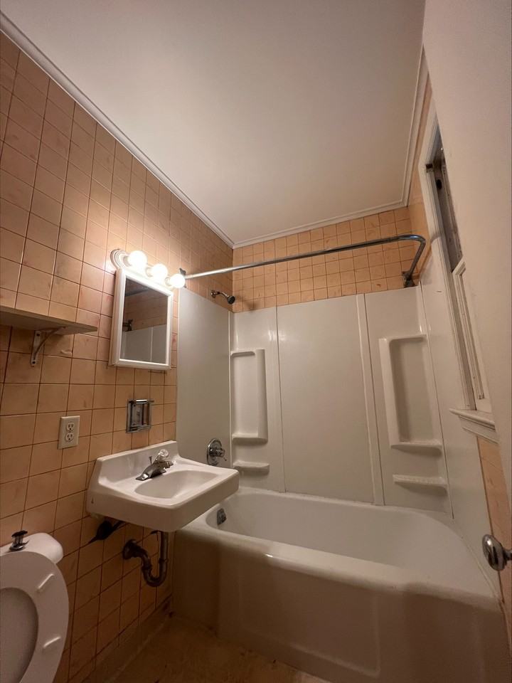 60 60/62 Tayco Street #60 - Photo 3 of 11