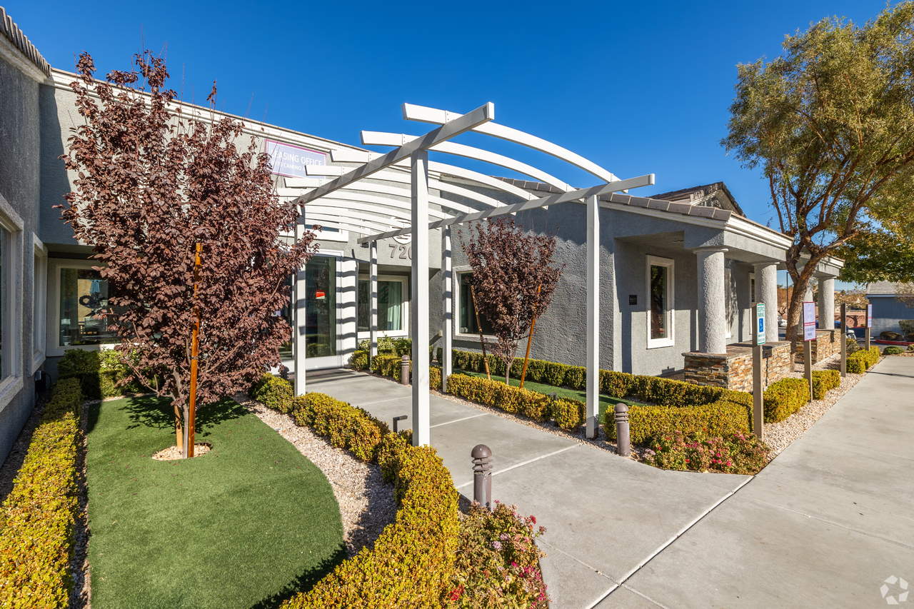 Townhome Living at its best! - Photo 3 of 33