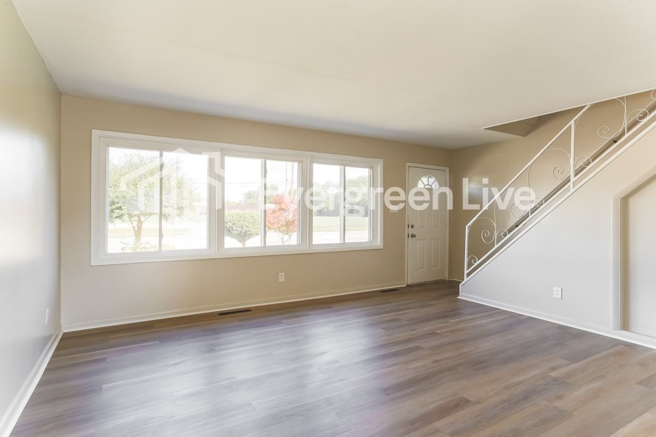 4663 E Livingston Ave - Photo 4 of 16