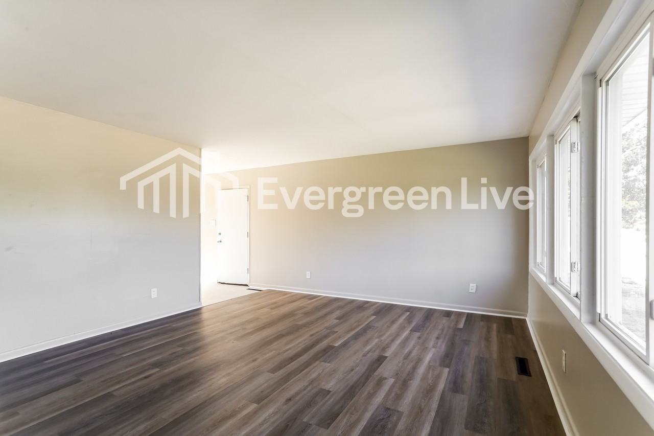 4663 E Livingston Ave - Photo 6 of 16