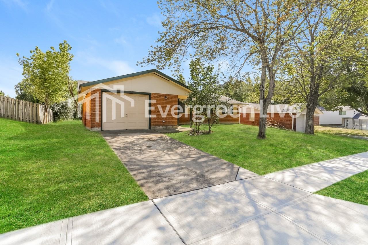 3523 Panama Dr - Photo 2 of 15