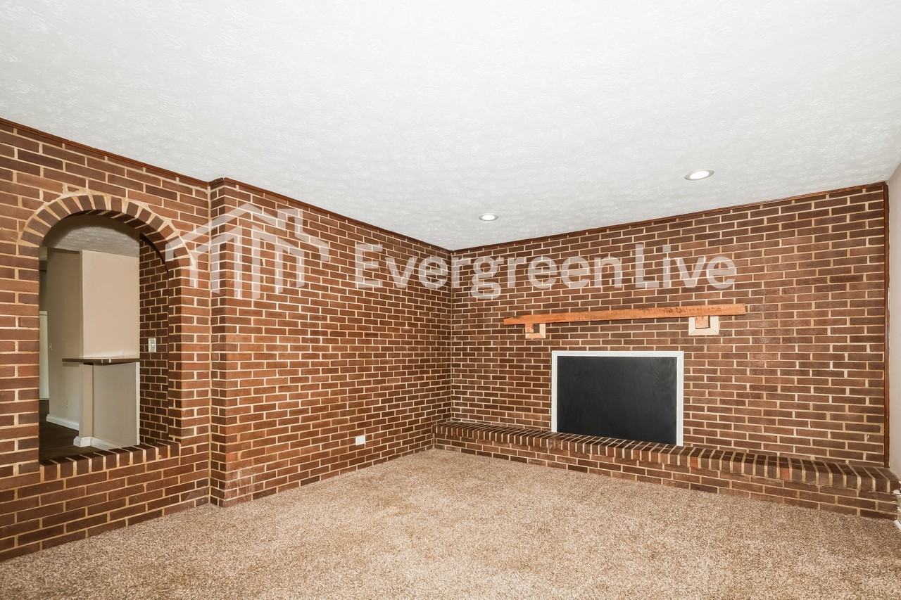 304 Applegate Rd - Photo 4 of 16