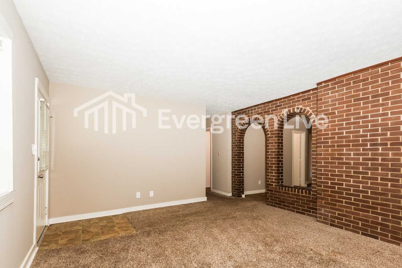 304 Applegate Rd - Photo 5 of 16